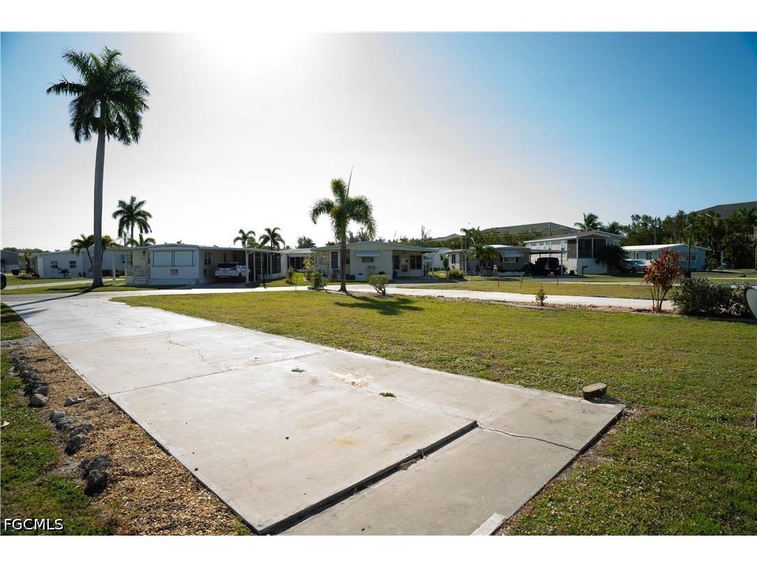 353 Mattie Avenue Fort Myers FL 33908 2026017642 image2