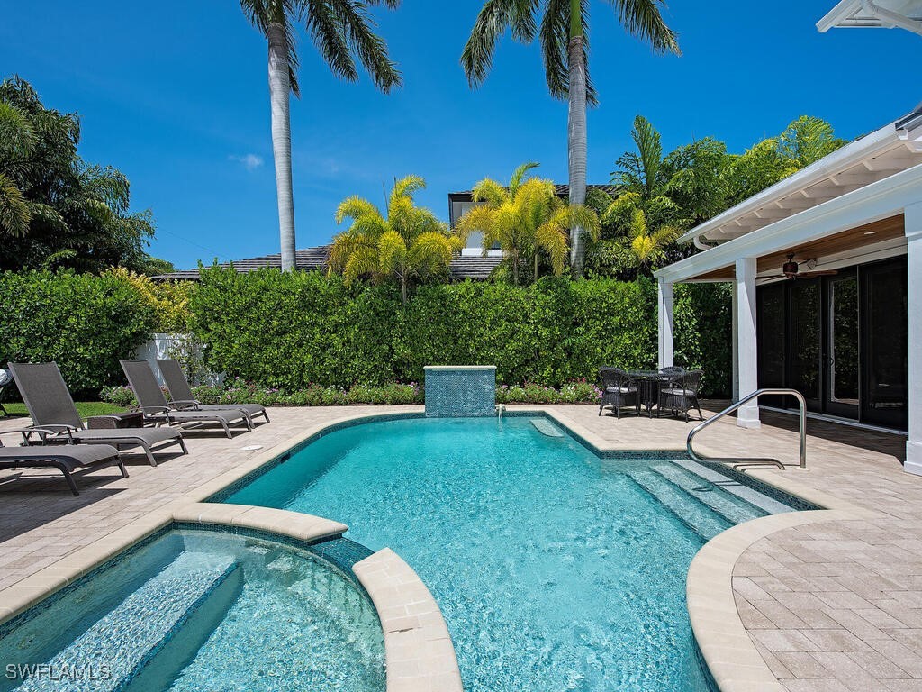 354 1st Avenue N Naples FL 34102 225075485 image9