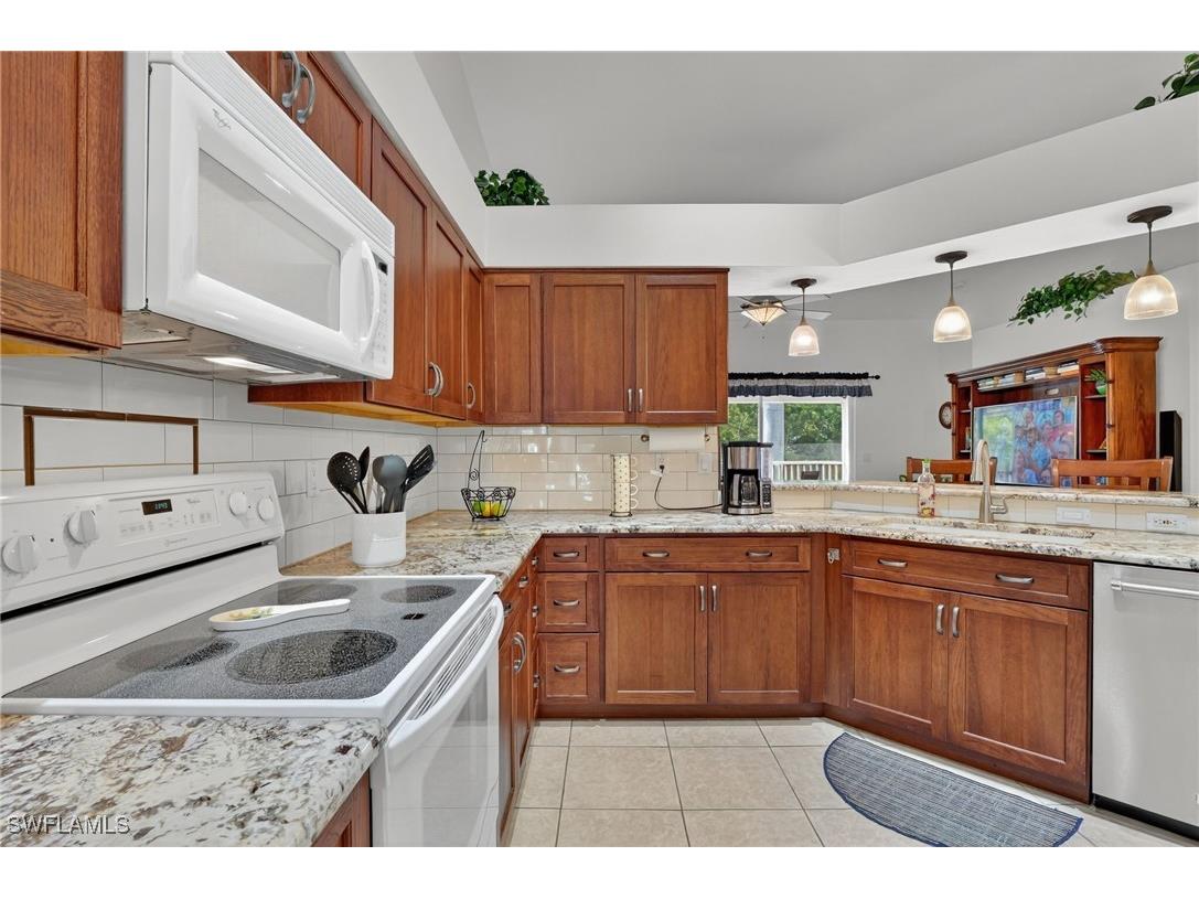 354 Dover Place #202 Naples FL 34104 225081156 image5