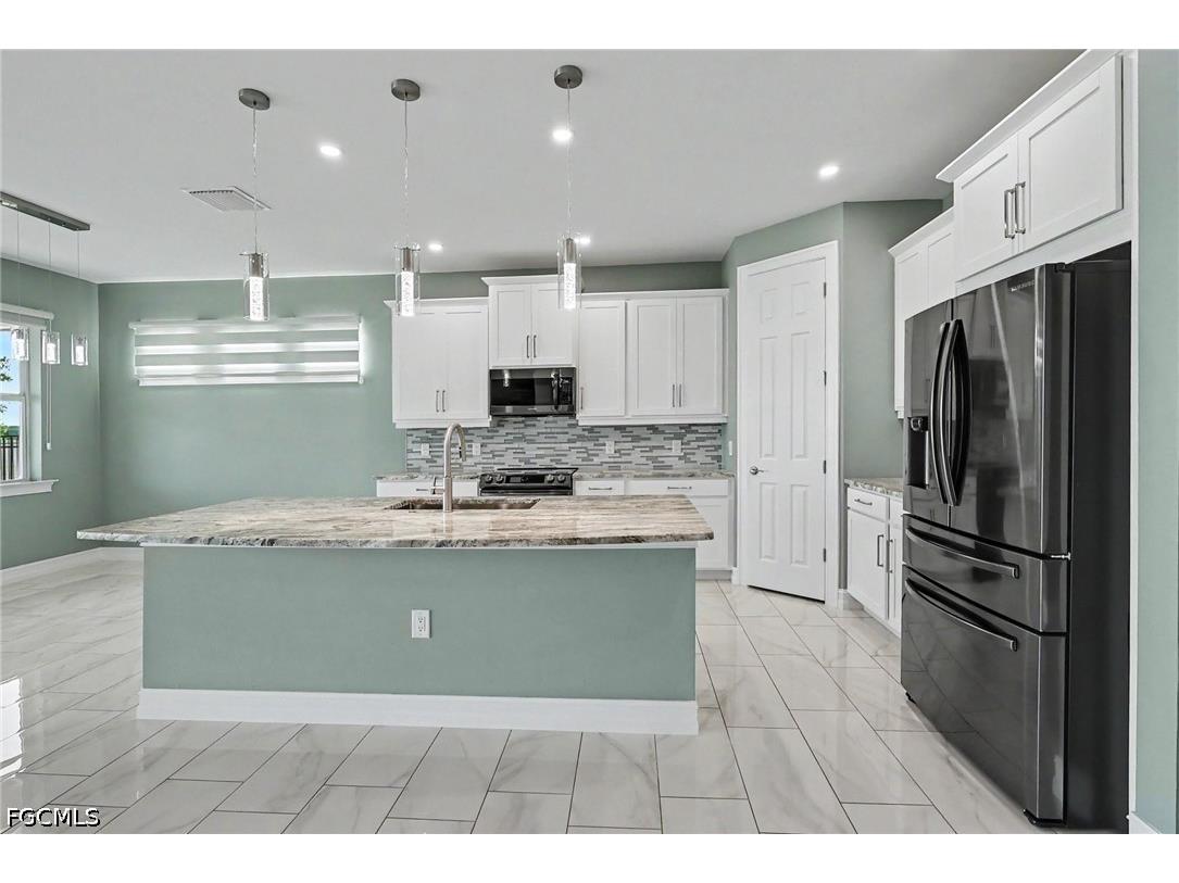 355 Spring Hill Lake Loop Cape Coral FL 33993 2026028069 image2