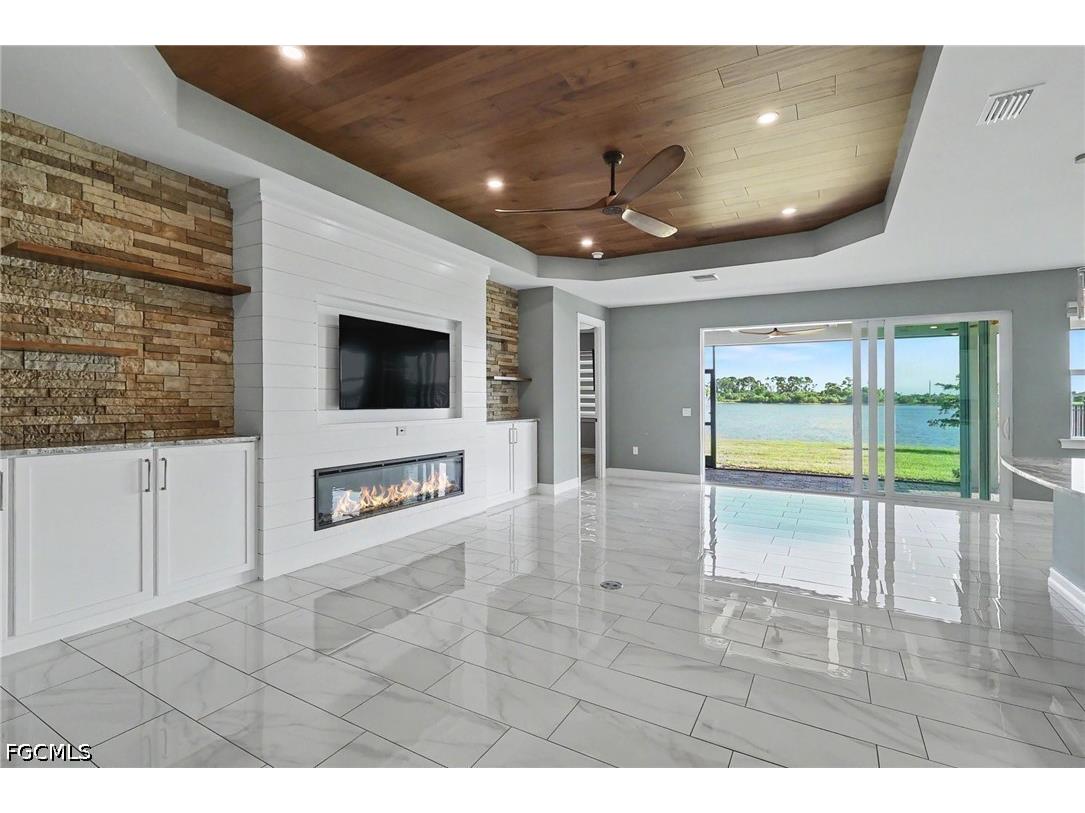 355 Spring Hill Lake Loop Cape Coral FL 33993 2026028069 image7