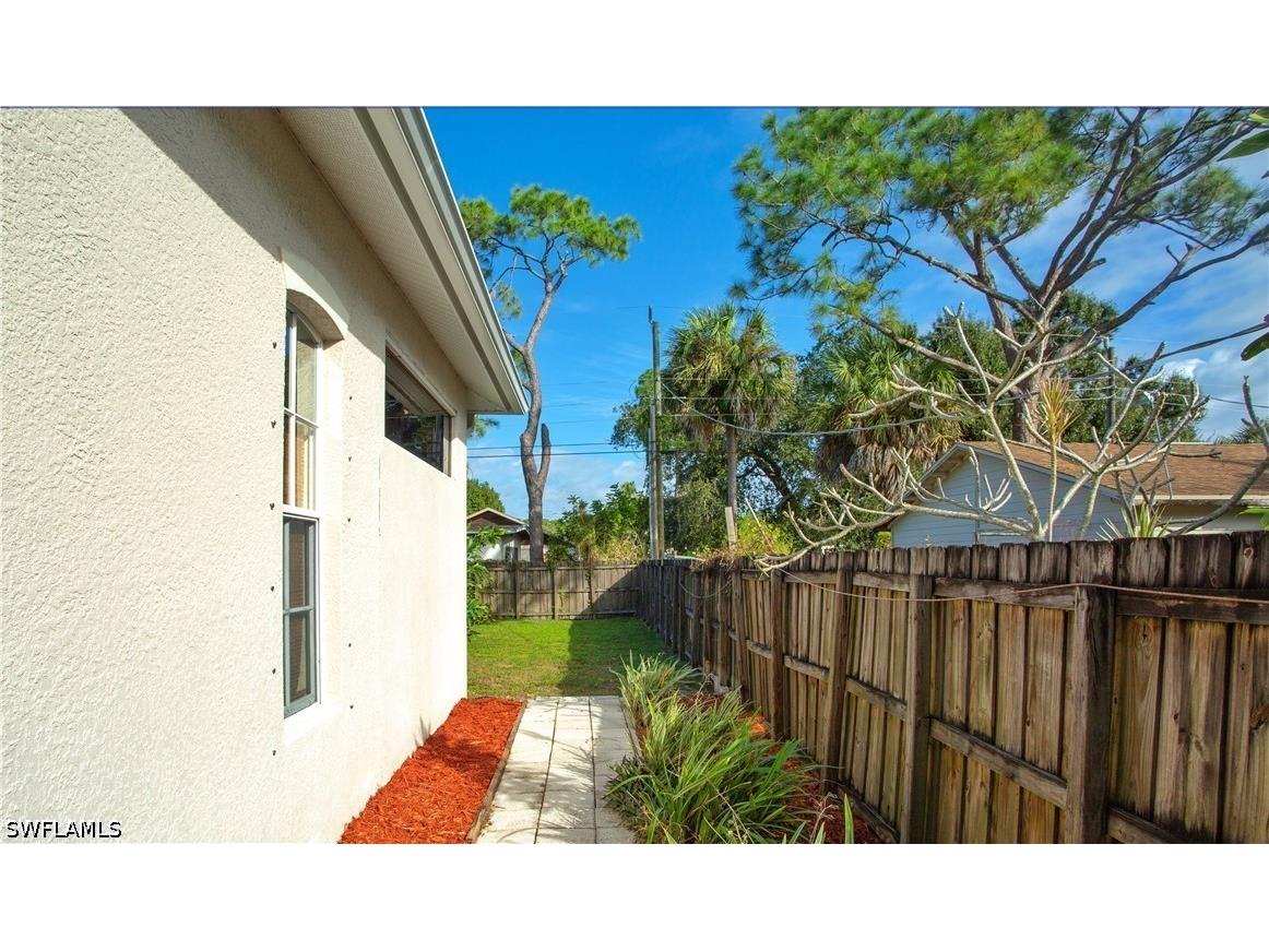 3555 Poinsettia Avenue Naples FL 34104 226023012 image34