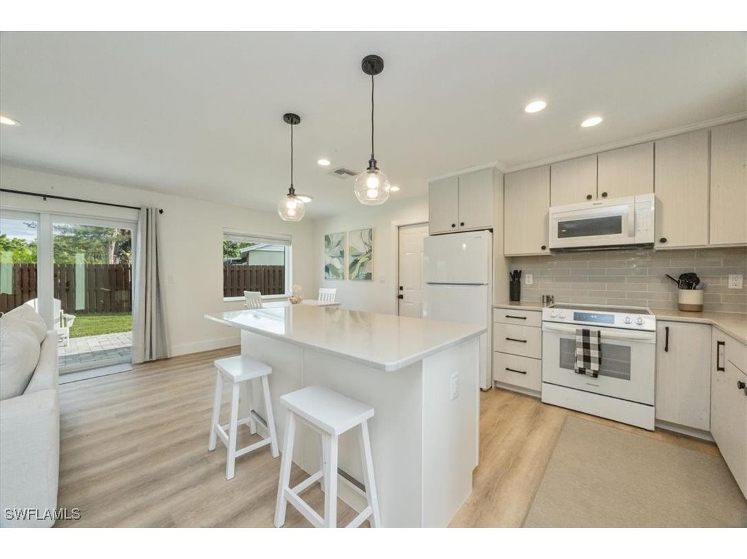 3560 Corana Way Naples FL 34105 225077366 image5