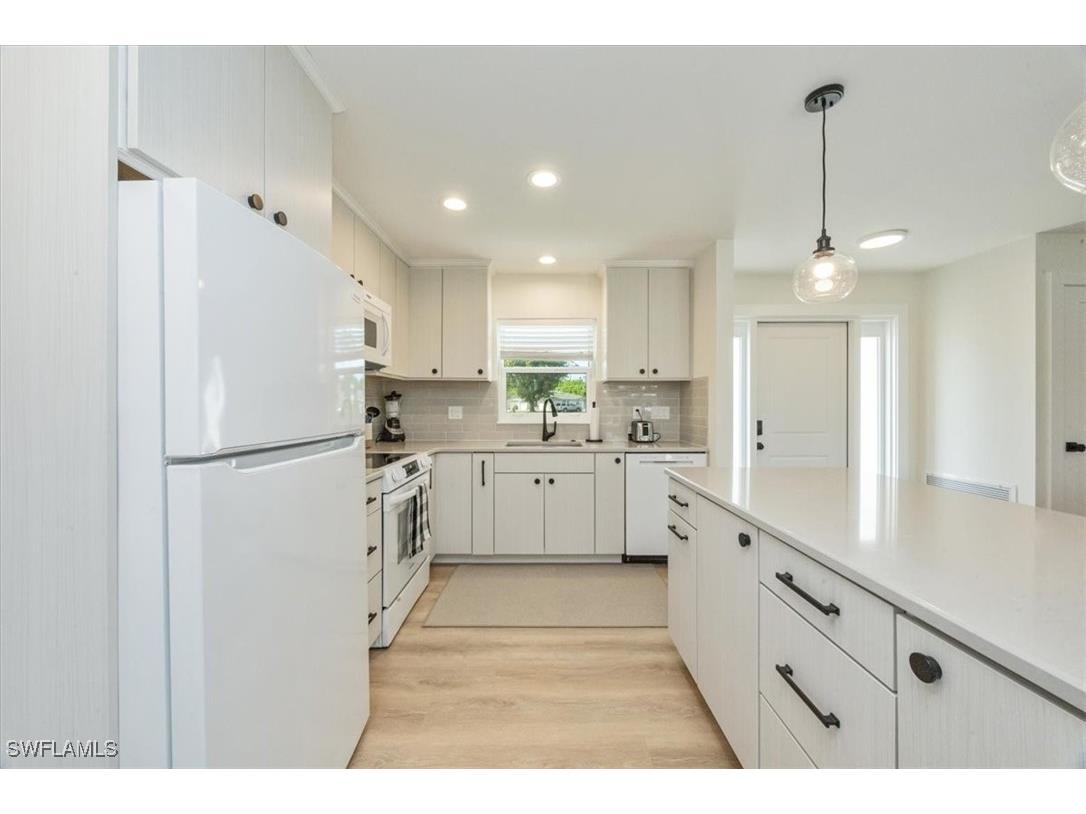 3560 Corana Way Naples FL 34105 225077366 image7