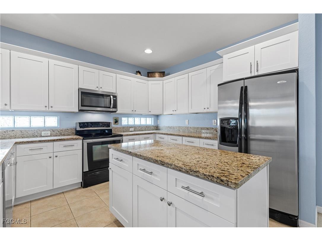 3569 Malagrotta Circle Cape Coral FL 33909 2025017864 image12