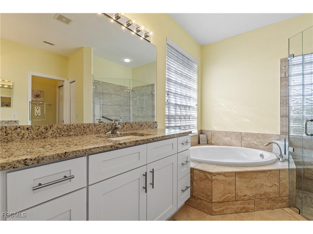 3569 Malagrotta Circle Cape Coral FL 33909 2025017864 image19