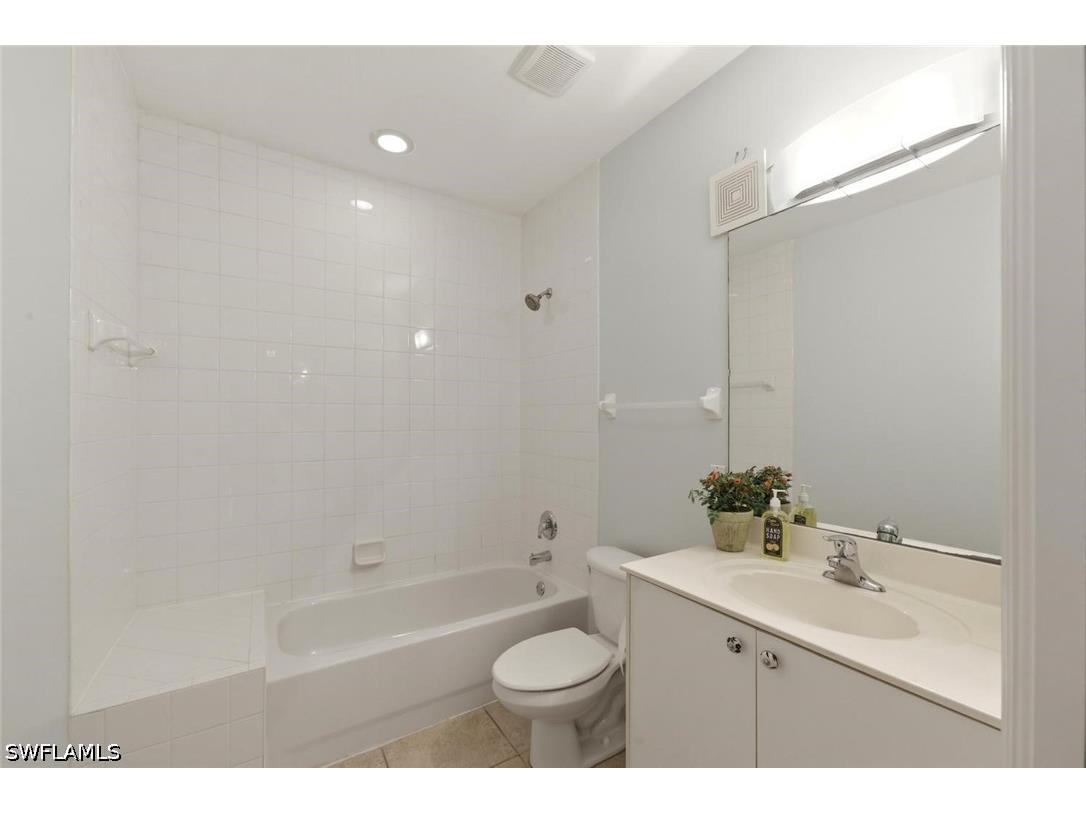 357 Robin Hood Circle #202 Naples FL 34104 226020256 image17