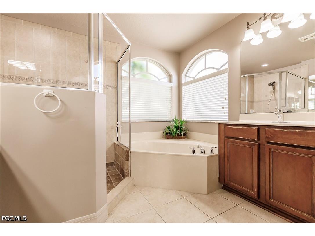 3573 Malagrotta Circle Cape Coral FL 33909 2026024136 image25