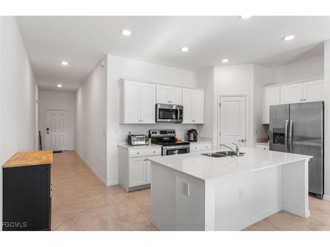 358 Pembroke Street Lehigh Acres FL 33974 2025023696 image4