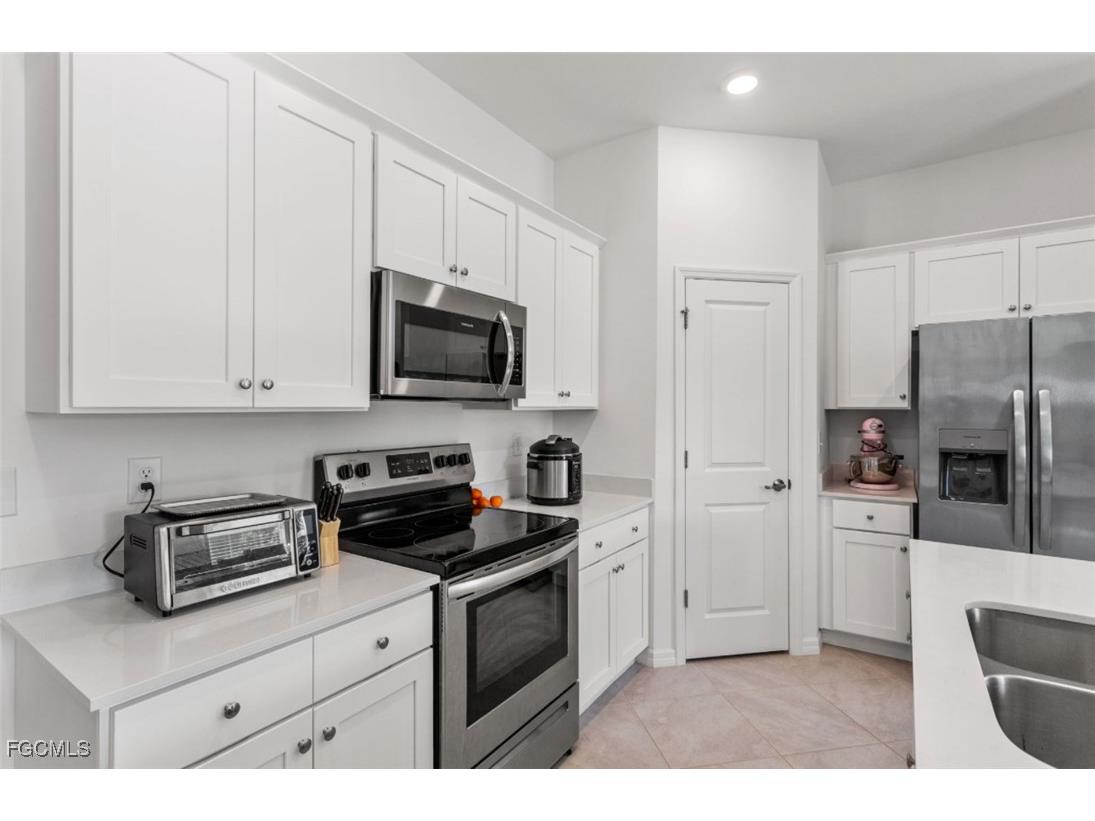 358 Pembroke Street Lehigh Acres FL 33974 2025023696 image6