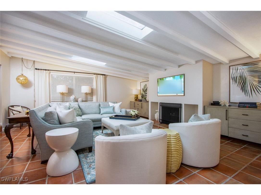 359 2nd Avenue N Naples FL 34102 225080202 image1