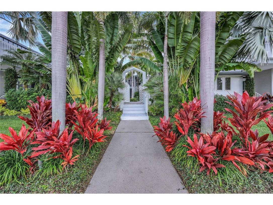 359 2nd Street S Naples FL 34102 225006988 image1