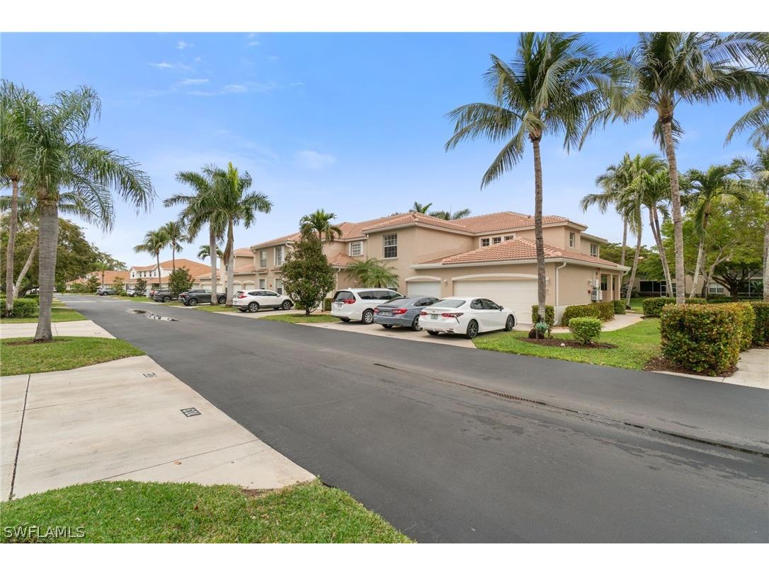 359 Dover Place #E204 Naples FL 34104 226011682 image2
