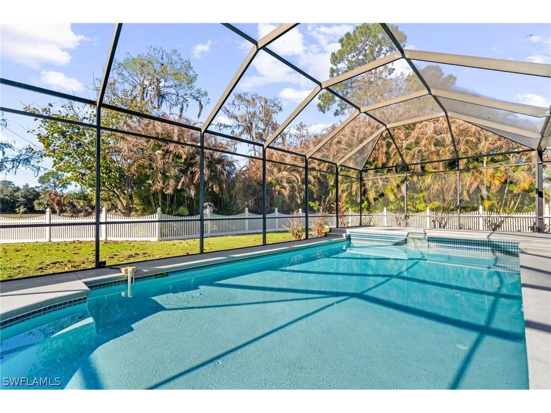 360 16th Avenue NW Naples FL 34120 226008618 image1