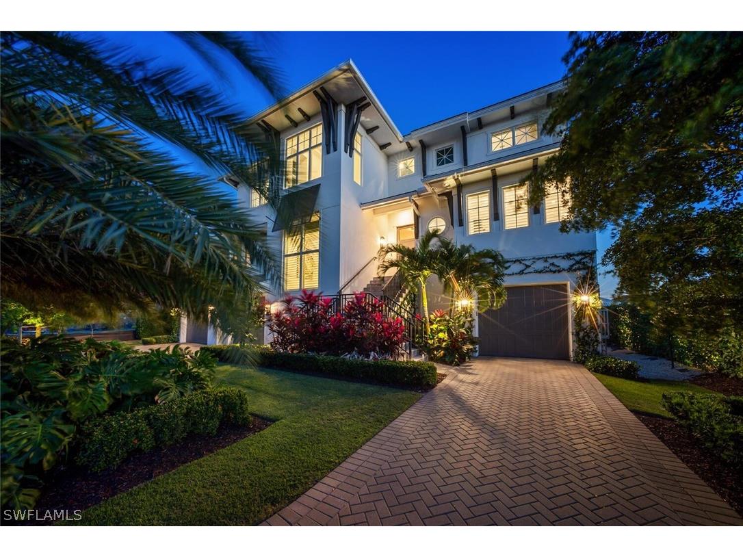 360 Heron Avenue Naples FL 34108 224031627 image1