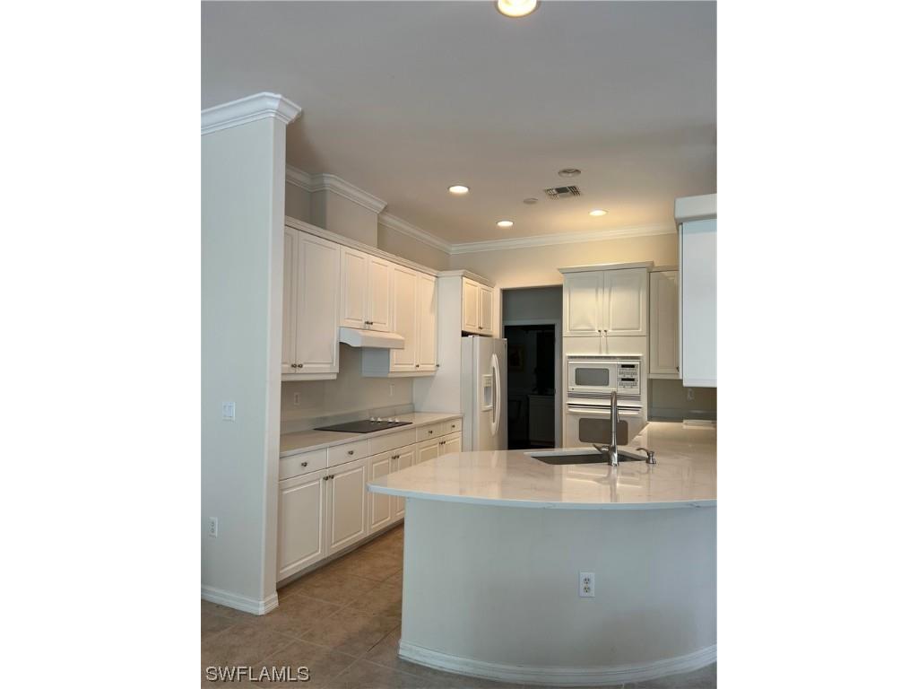 3607 Grand Cypress Drive Naples FL 34119 222079274 image1