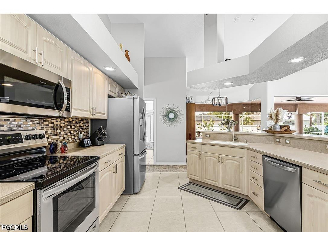 3613 SE 3rd Place Cape Coral FL 33904 2026022439 image8