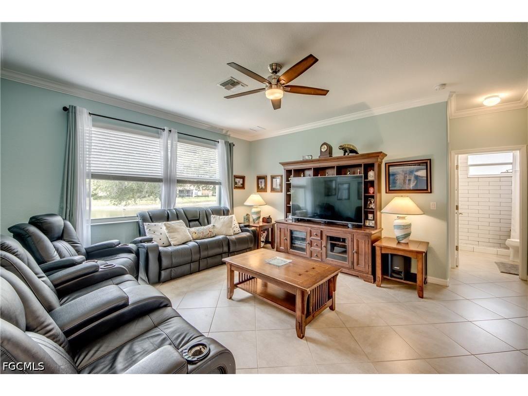 3613 Valle Santa Circle Cape Coral FL 33909 2026020191 image16