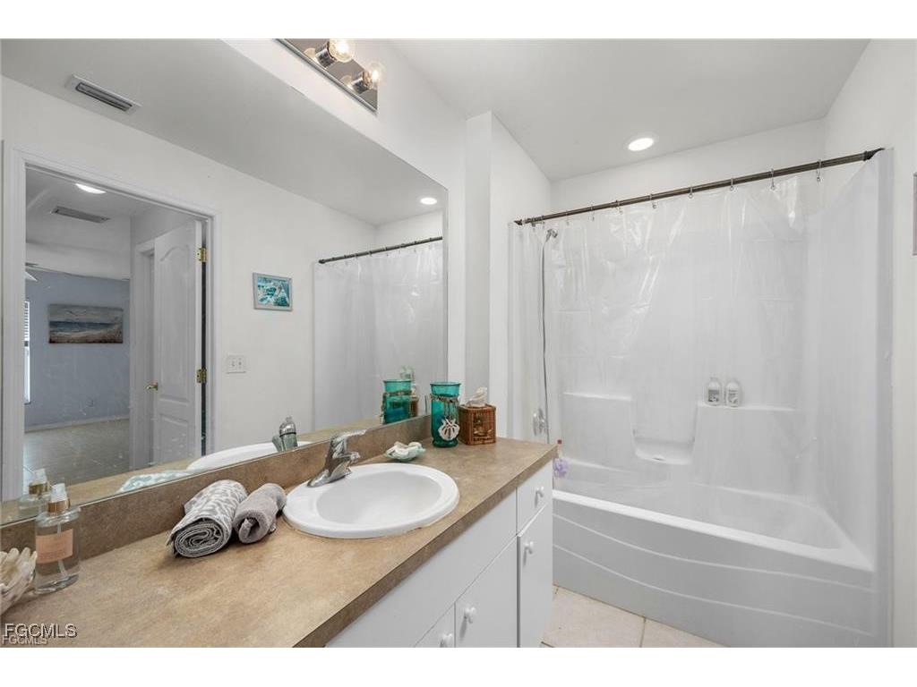 3615 4th Street SW Lehigh Acres FL 33976 2025022268 image8