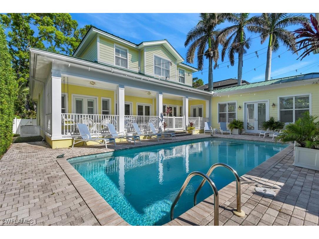 362 2nd Avenue N Naples FL 34102 223053963 image1