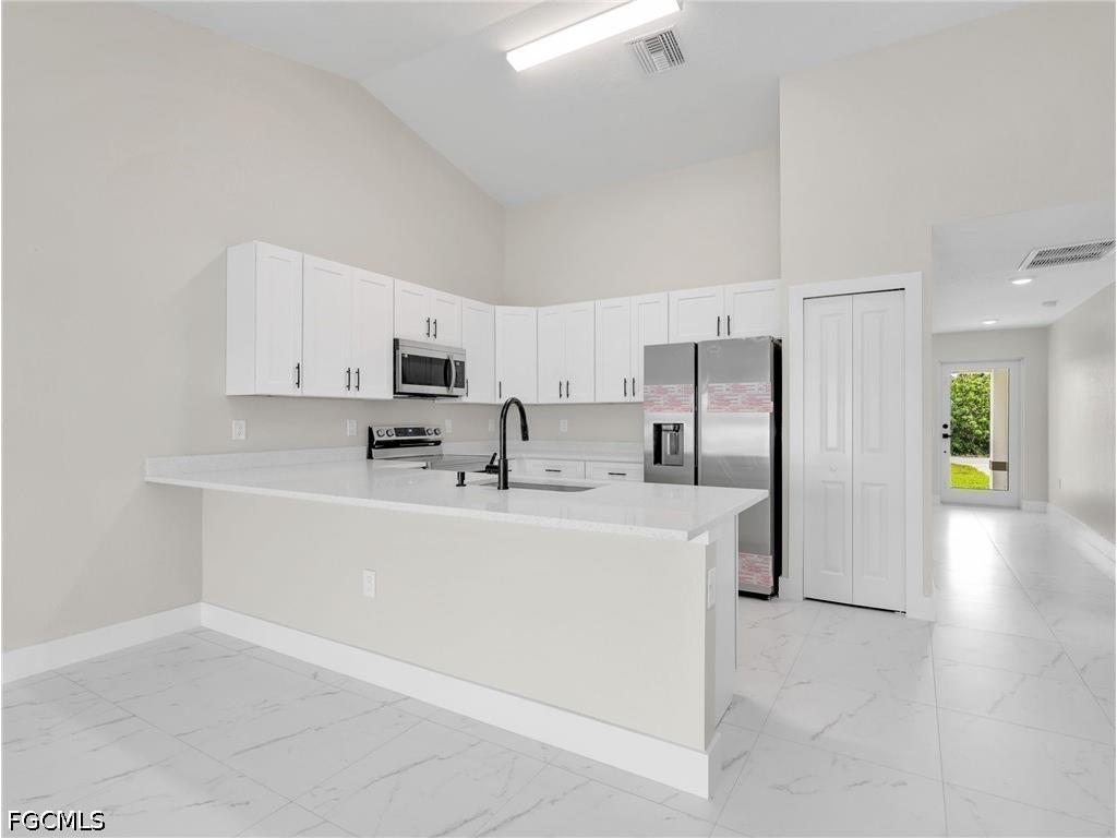 362/364 Petite Avenue Lehigh Acres FL 33974 2026024352 image8