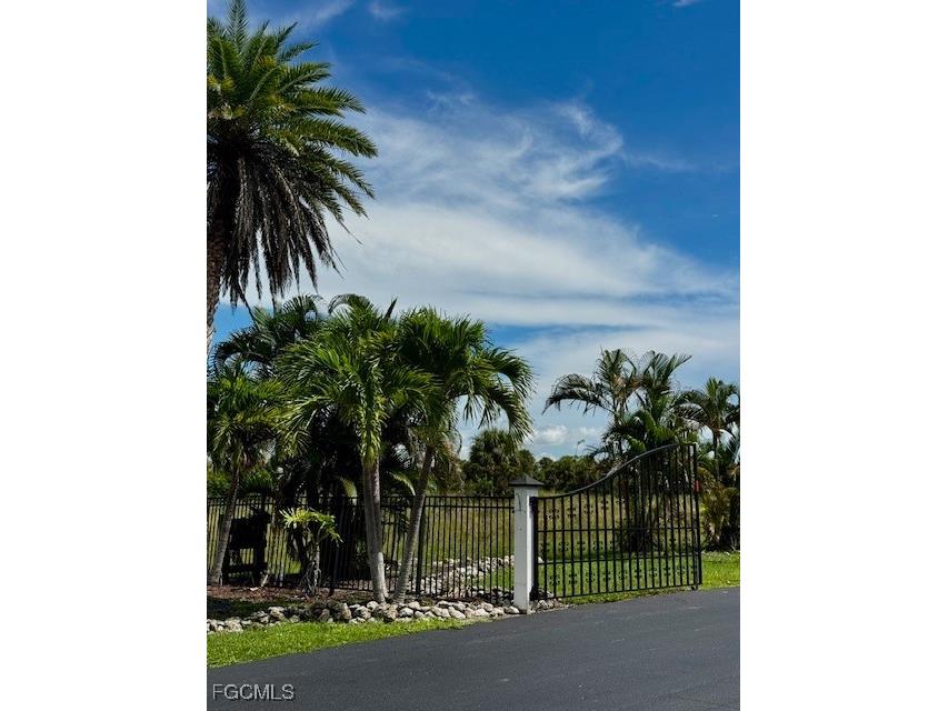 3620 Eagle Lake Drive Saint James City FL 33956 2025010861 image2