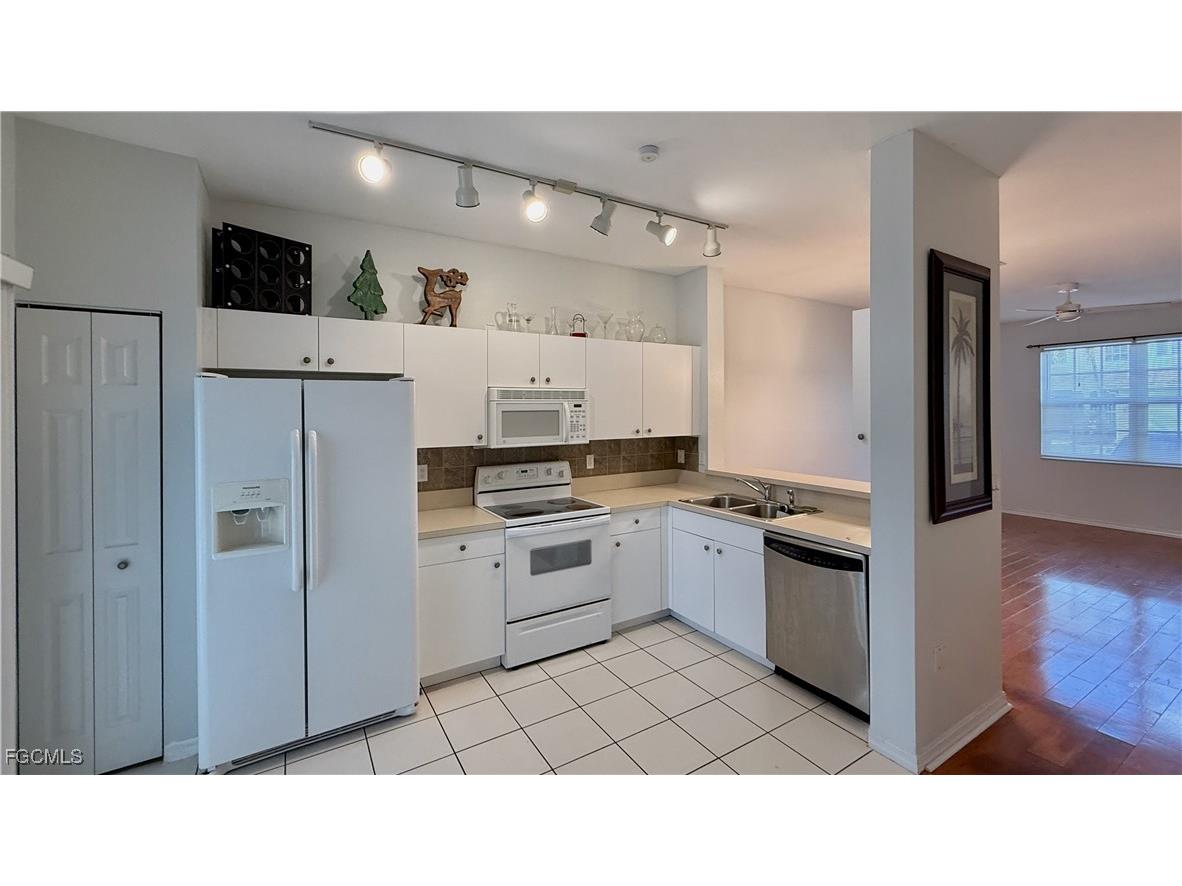 3620 Pine Oak Circle #105 Fort Myers FL 33916 2026001562 image4
