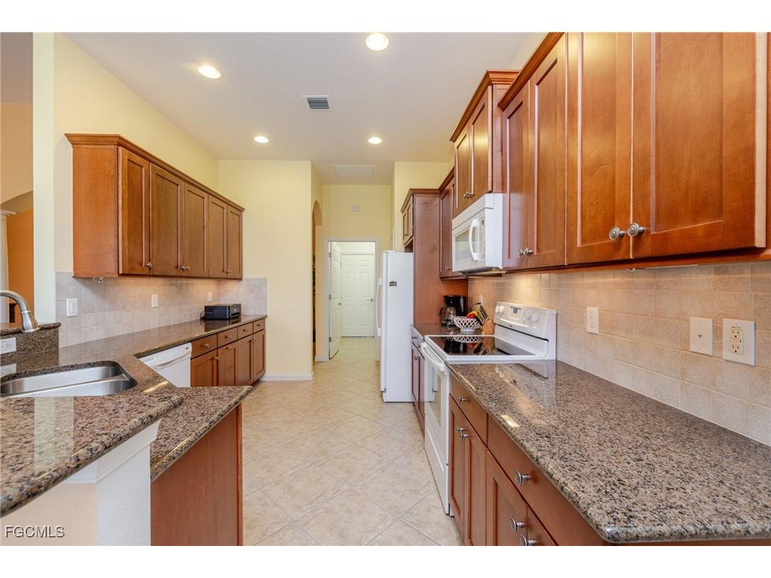 3621 Lakeview Isle Court Fort Myers FL 33905 2025017821 image11