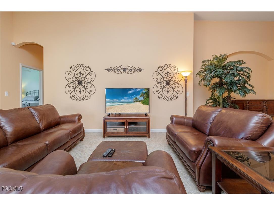 3621 Lakeview Isle Court Fort Myers FL 33905 2025017821 image5