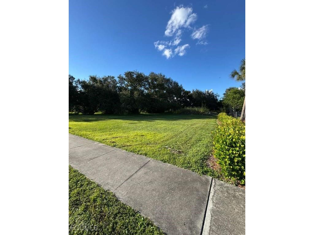 3627 Michigan Avenue Fort Myers FL 33916 2025016274 image1