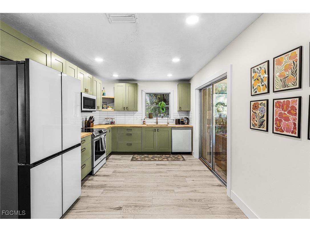 3628 Tropical Point Drive Saint James City FL 33956 2025020053 image9