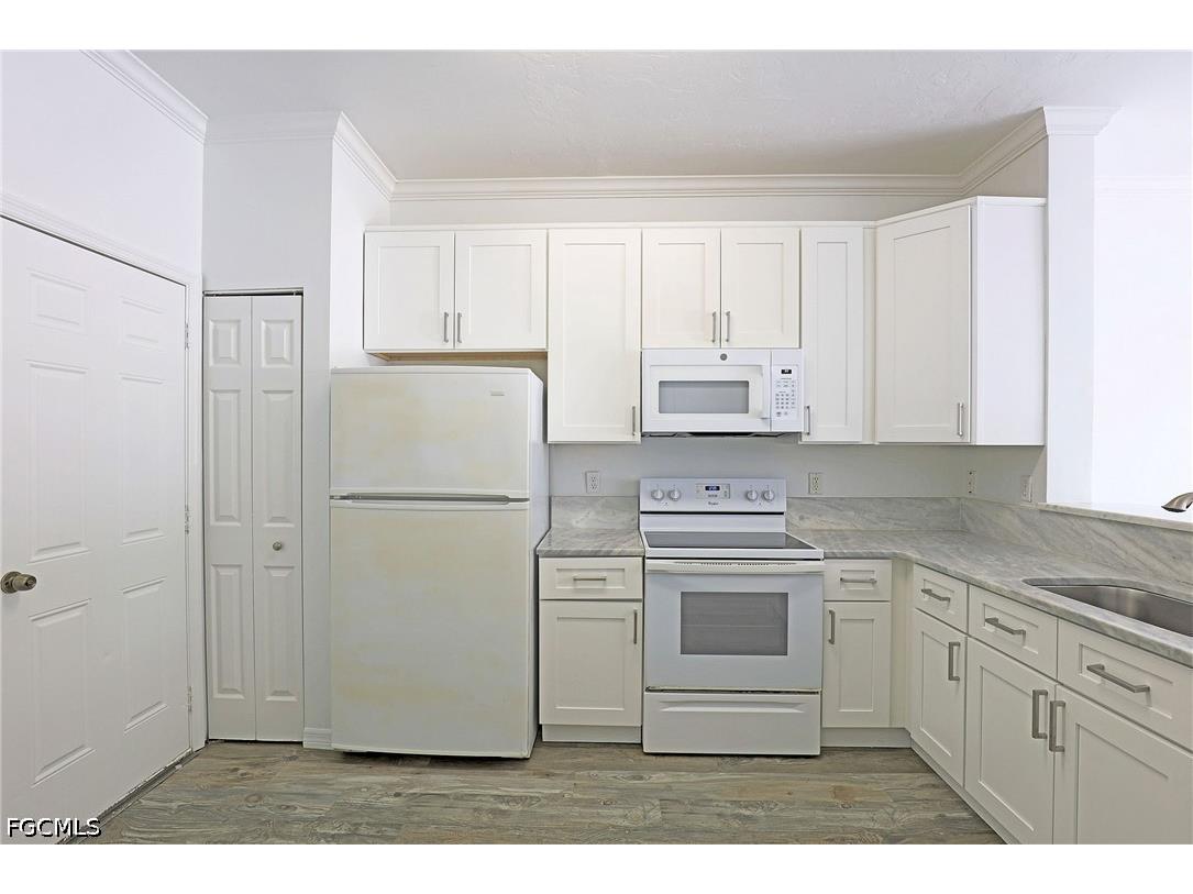 3629 Pine Oak Circle #102 Fort Myers FL 33916 2026018777 image3