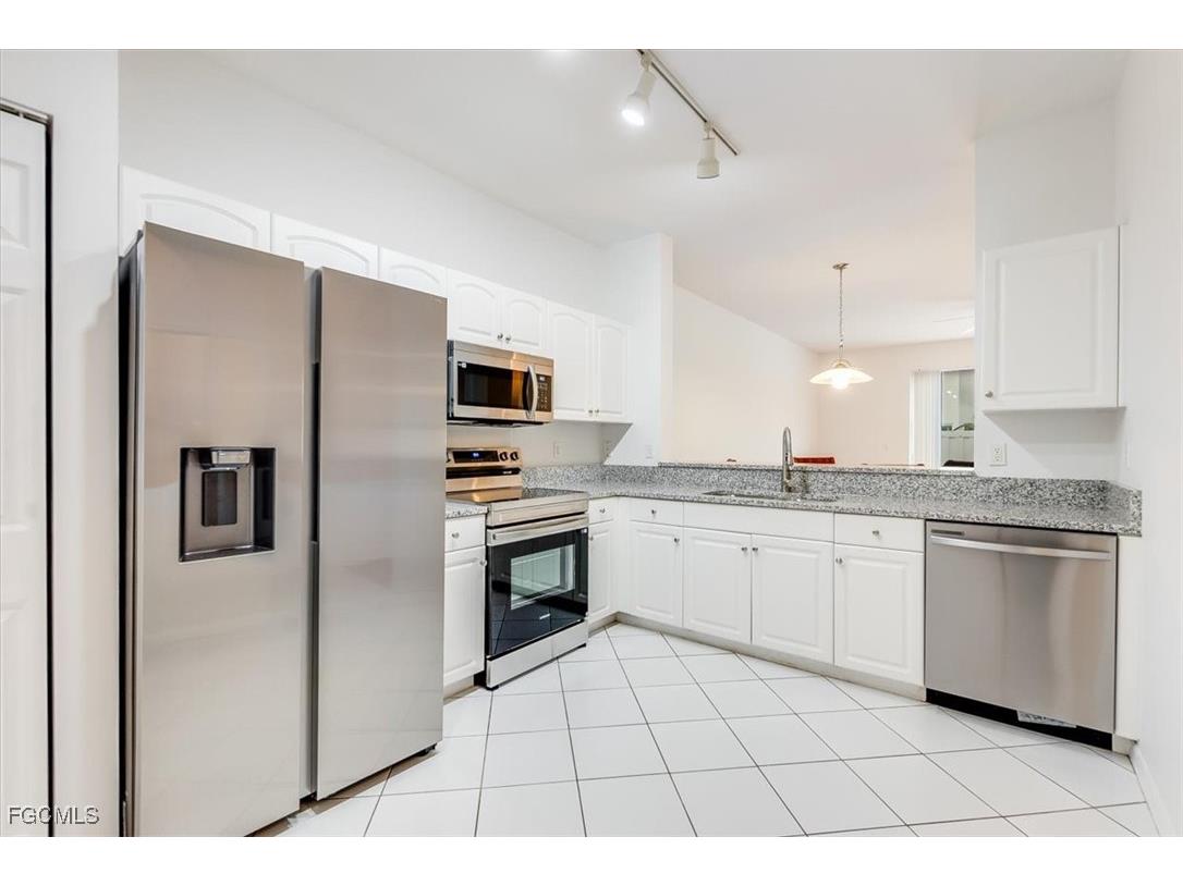 3635 Pine Oak Circle #102 Fort Myers FL 33916 2025014717 image4