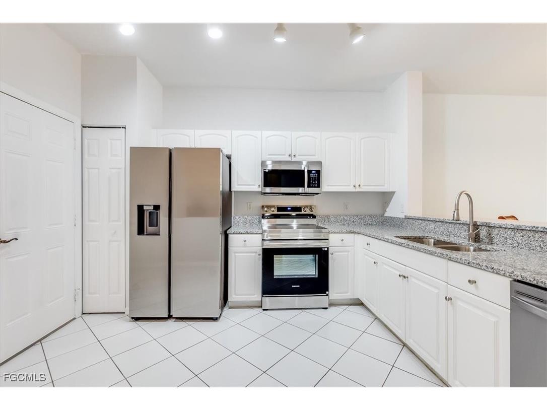 3635 Pine Oak Circle #102 Fort Myers FL 33916 2025014717 image5