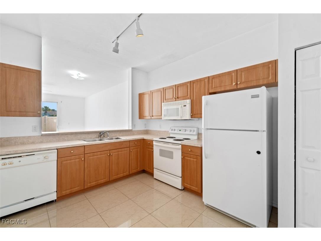 3637 Pine Oak Circle #105 Fort Myers FL 33916 2025001556 image11