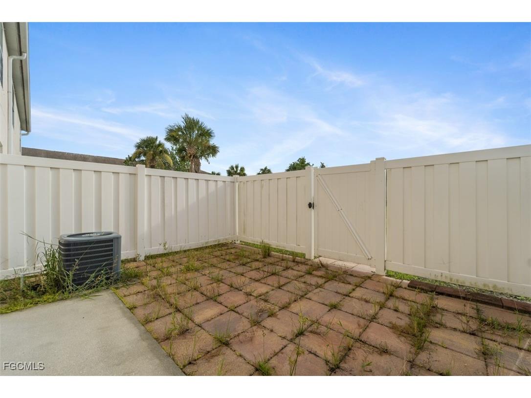 3637 Pine Oak Circle #105 Fort Myers FL 33916 2025001556 image21