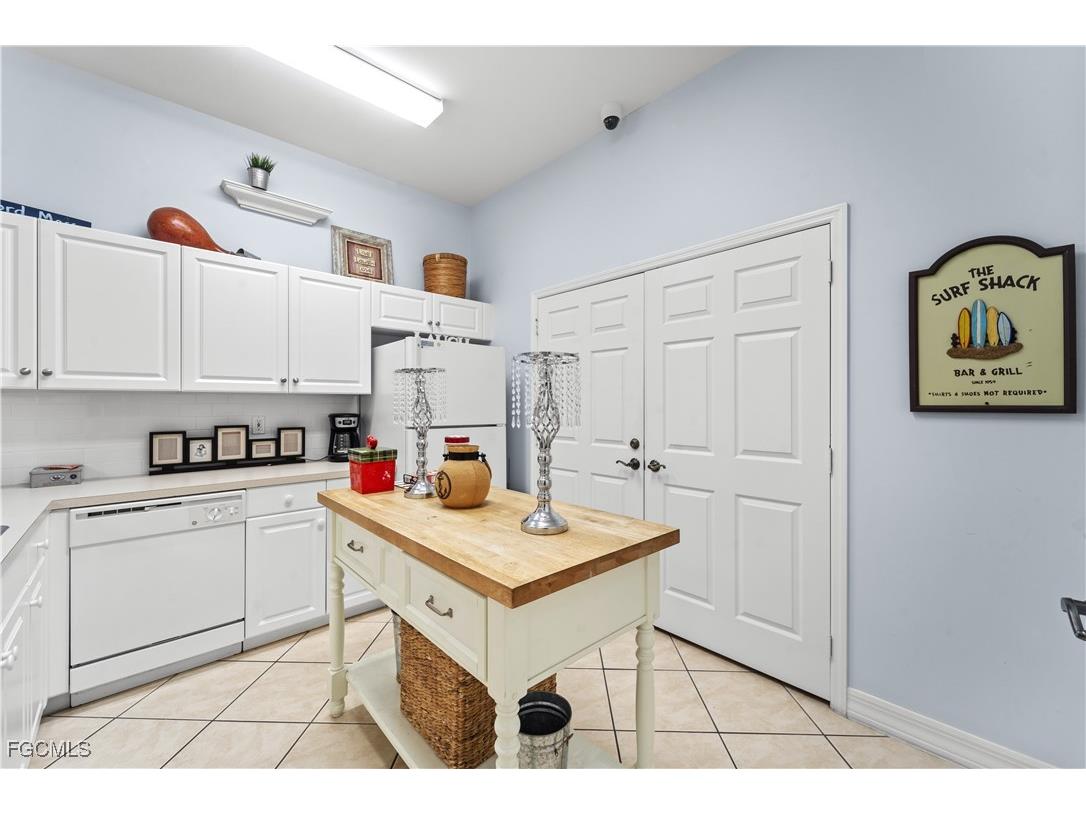 3637 Pine Oak Circle #105 Fort Myers FL 33916 2025001556 image43