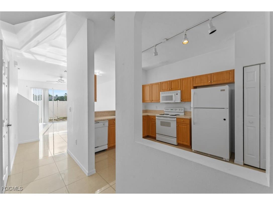 3637 Pine Oak Circle #105 Fort Myers FL 33916 2025001556 image5