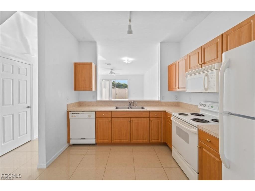 3637 Pine Oak Circle #105 Fort Myers FL 33916 2026000130 image10