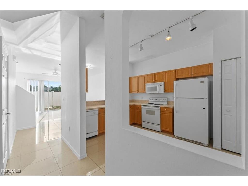 3637 Pine Oak Circle #105 Fort Myers FL 33916 2026000130 image5