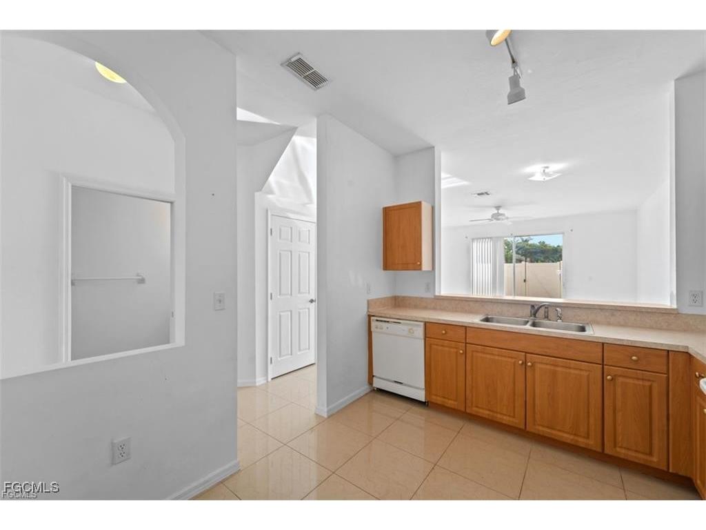 3637 Pine Oak Circle #105 Fort Myers FL 33916 2026000130 image6