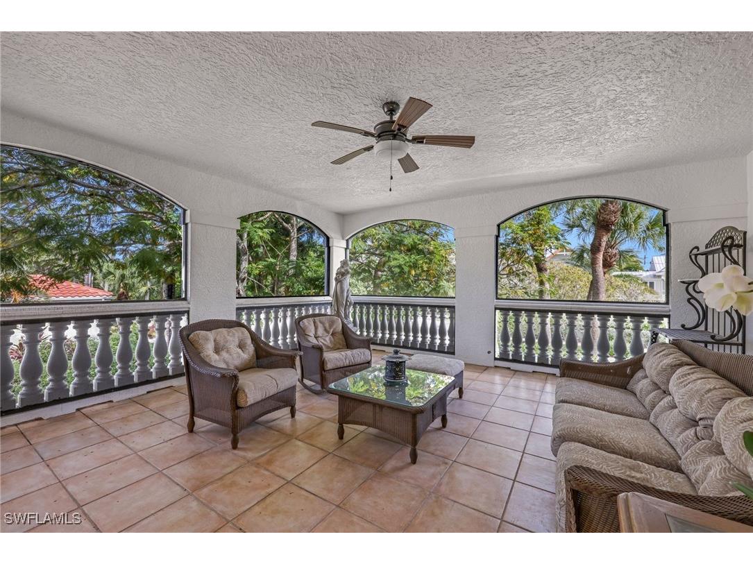 364 5th Street S #102 Naples FL 34102 225084877 image16