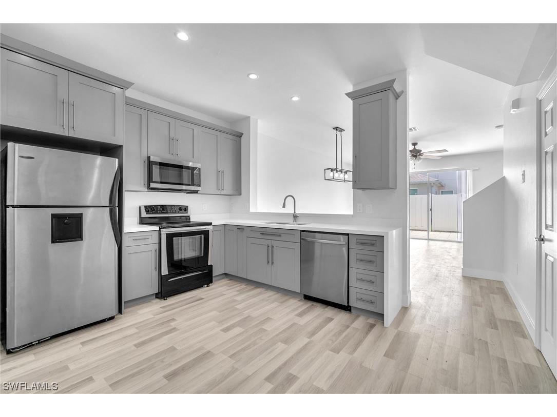 3643 Pine Oak Circle #102 Fort Myers FL 33916 223046411 image1