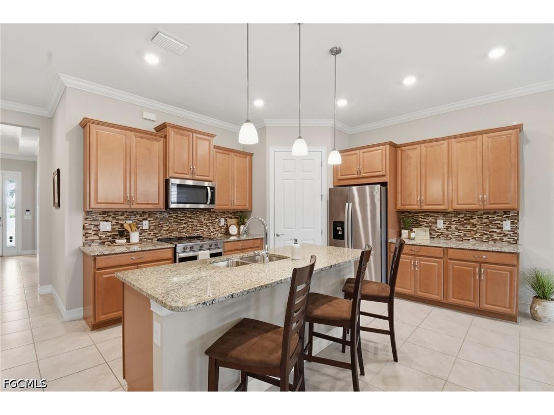 3653 Avenida Del Vera North Fort Myers FL 33917 2026024756 image6