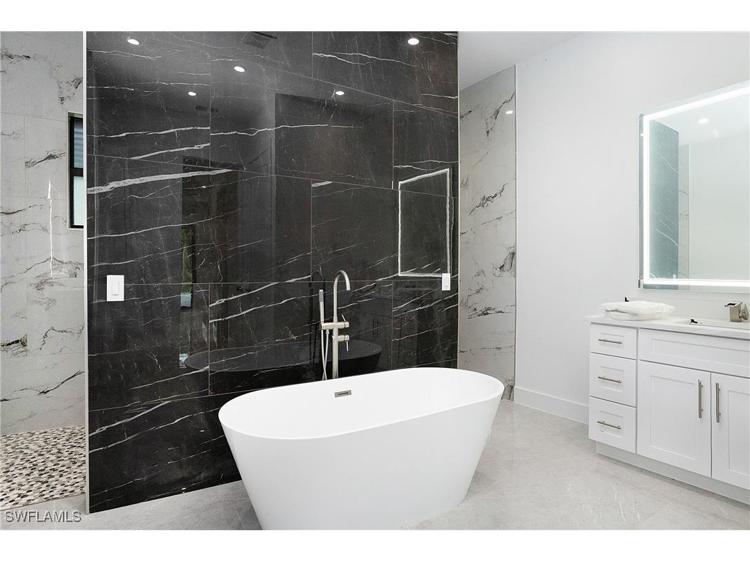 3660 4th Avenue NE Naples FL 34120 225079820 image11