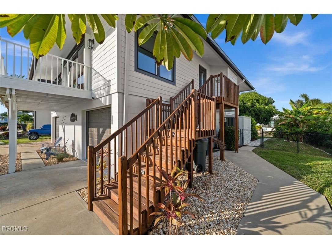 3660 San Carlos Drive Saint James City FL 33956 2025017059 image4