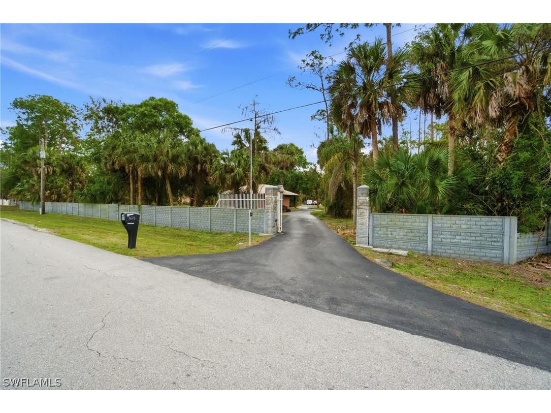3670 27th Avenue SW Naples FL 34117 226010810 image2