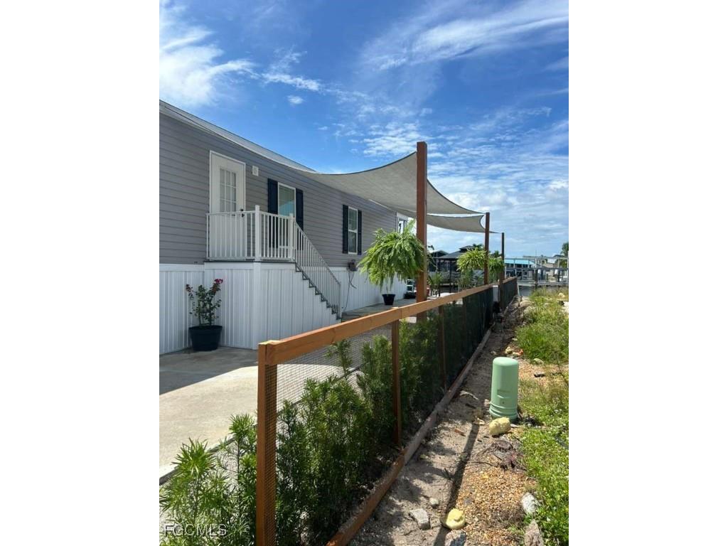 3673 Dewberry Lane Saint James City FL 33956 2025014478 image2