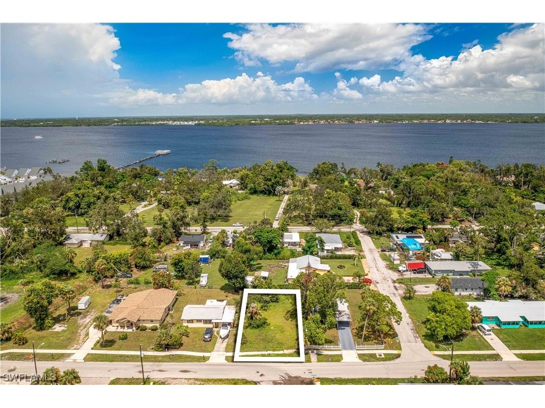 3679 Seminole Avenue Fort Myers FL 33916 223060782 image1