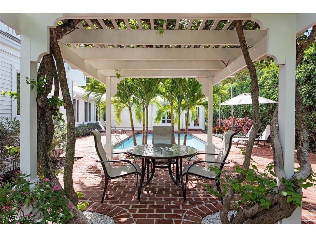 369 2nd Avenue N Naples FL 34102 225060347 image9